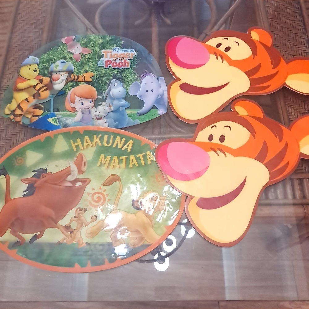 Disney Placemats set 4 My friends Tigger and Pooh mealtime fun shaped Lion King